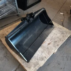 Alternative view of 47" (1200mm) Heavy-Duty Hydraulic Tilting Bucket – For 2 to 3.5-Ton Mini Excavators