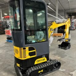 Alternative view of 1-Ton Mini Cabin Excavator – 13.5HP Briggs & Stratton Engine 2116 lbs Closed Cab Digger (AGT Industrial)
