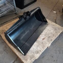 Alternative view of 39" (1000mm) Heavy-Duty Hydraulic Tilting Bucket – For 2 to 3.5-Ton Mini Excavators